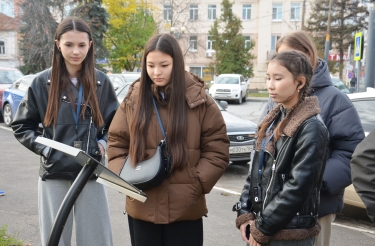 В дни школьных каникул учащиеся образовательных учреждений посещают пешеходные экскурсии по новому маршруту «Энгельс-Трек»