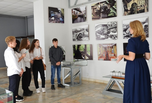 Новый учебный год для многих школьников г. Энгельса начался с посещения Энгельсского краеведческого музея.