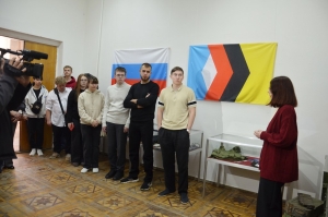 В День воссоединения Донецкой Народной Республики, Луганской Народной Республики, Запорожской области и Херсонской области с Российской Федерацией в Энгельсском краеведческом музее состоялась экскурсионная программа &laquo;Свои на фронте и в тылу едины&raquo;