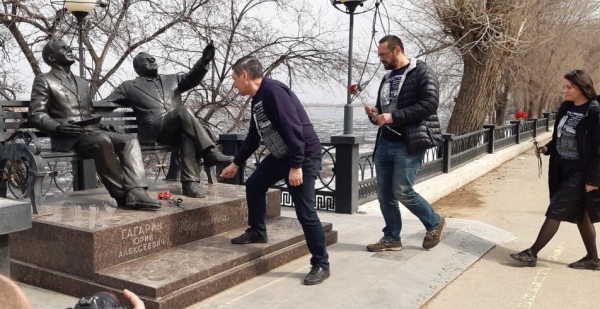 Энгельсский краеведческий музей посетили участники Всероссийского автопробега «Земные дороги российского космоса».