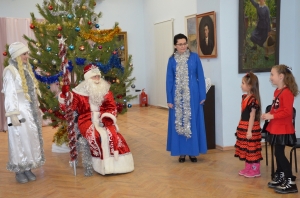 Всю неделю в Энгельсском краеведческом музее проходят новогодние театрализованные представления.