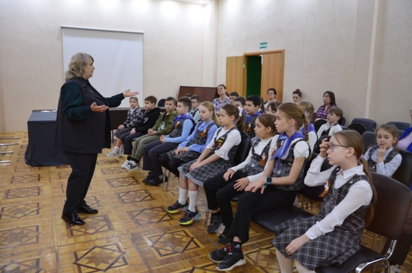 Сегодня для ребят из школы №32 прошло музейное занятие «Герои без погон»