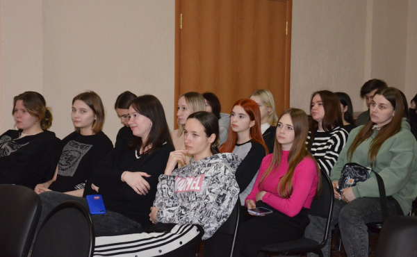 В Энгельсском краеведческом музее состоялась образовательная программа &laquo;Крым и Россия. Страницы истории&raquo;, посвященная юбилею воссоединения Крыма с Россией