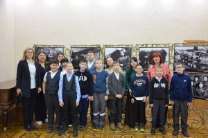 Сегодня в Энгельсском краеведческом музее для учащихся Центра образования &laquo;Родник знаний&raquo; состоялось музейное занятие &laquo;После уроков в госпиталь&raquo;