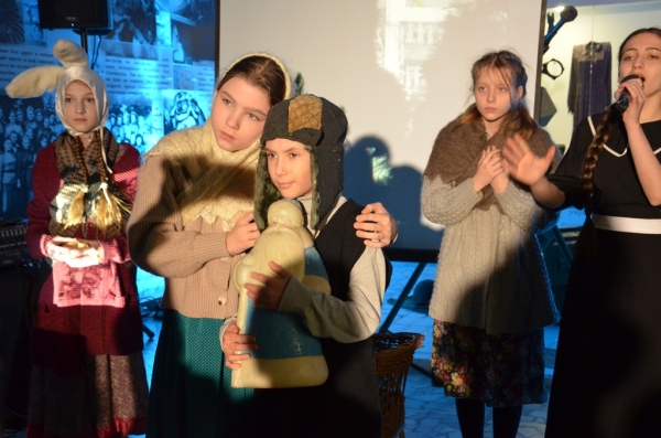 В Энгельсском краеведческого музея в выставочном зале &laquo;В небе фронтовом&raquo; состоялась программа &laquo;Подвиг Ленинграда&raquo;