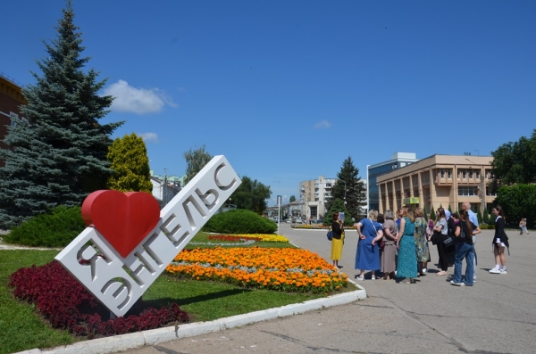 Пешеходная экскурсия для сотрудников Центра оценки качества образования