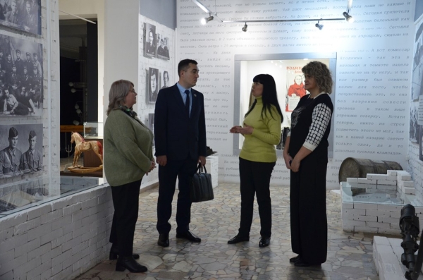 Сегодня Энгельсский краеведческий музей посетил почетный гость - участник региональной программы «Наши герои» Олег Сергеевич Панферов